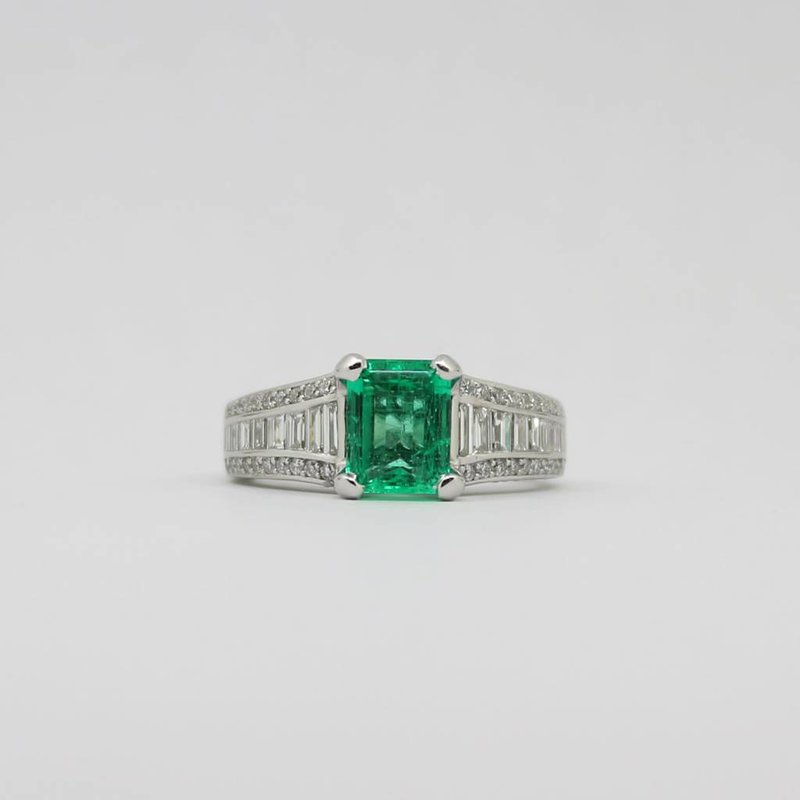American Jewelry 14k White Gold 1.79ct (AAA) Emerald Cut Emerald & 1ctw Diamond Ladies Ring (Size 7)