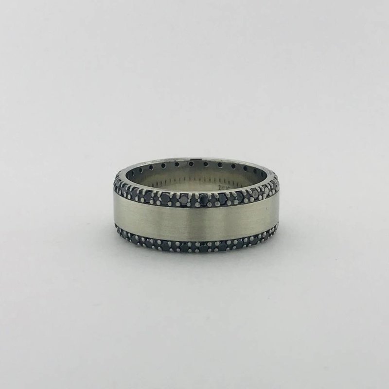 American Jewelry 14k White Gold 1.50ctw Black Diamond Gents Wedding Band (size 8.50)