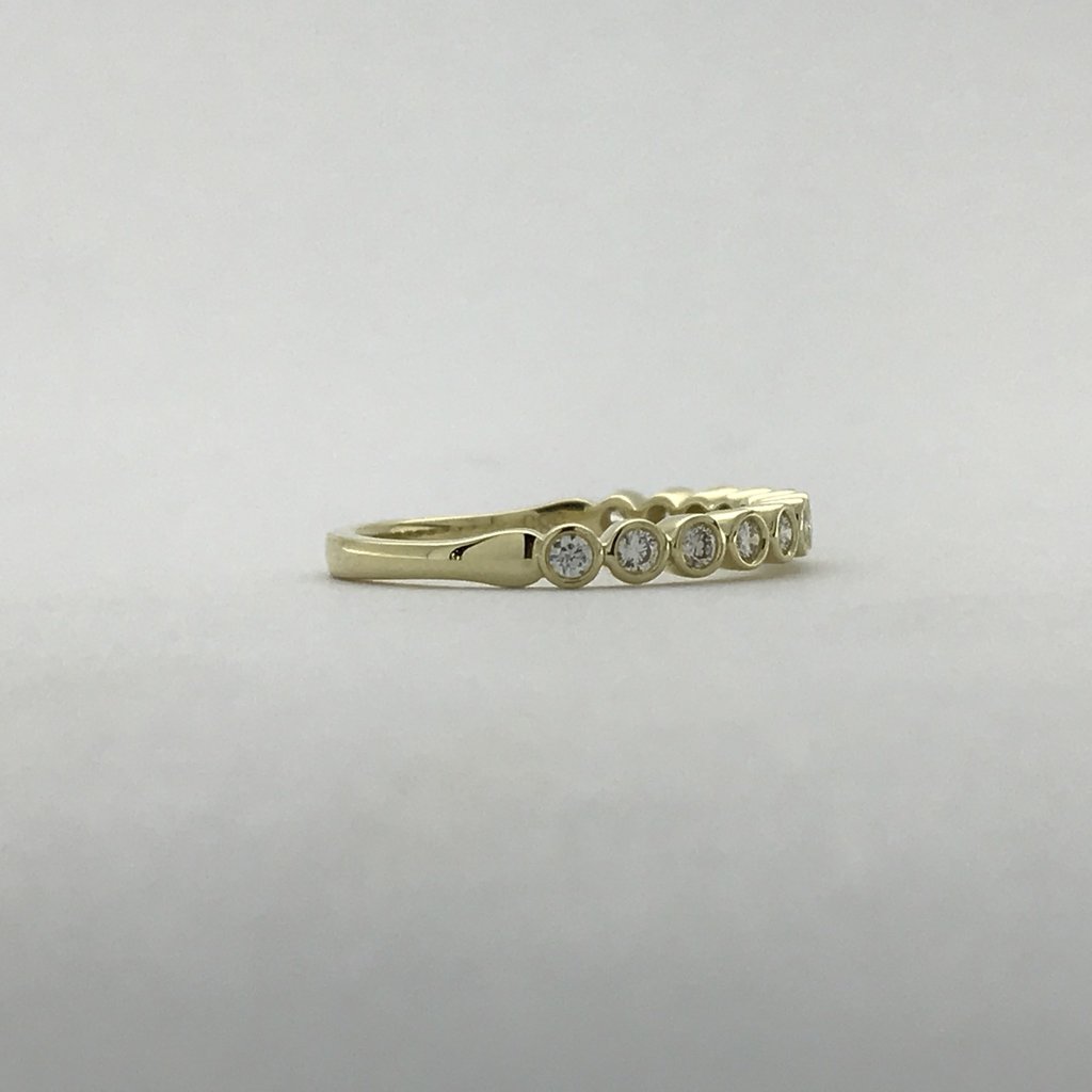 American Jewelry 14k Yellow Gold 0.25ctw Diamond Milgrain Bezel Set Stackable Wedding Band (Size 6.5)