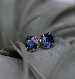 American Jewelry 14k White Gold 1.15ctw Blue Sapphire Stud Earrings