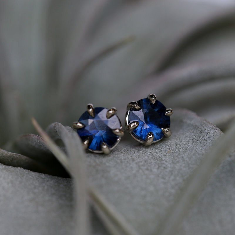 American Jewelry 14k White Gold 1.15ctw Blue Sapphire Stud Earrings