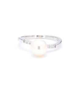 American Jewelry 14k WHite Gold7.5-8mm Pearl & .05ctw Diamond Ring (Size 7)