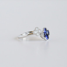 American Jewelry 18K White Gold 0.89ctw Sapphire & 0.20ctw Diamond Clover Asymmetric Ring (Size 6.25)