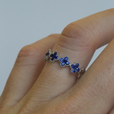 American Jewelry 18K White Gold 0.76ctw Sapphire Clover Ring (Size 6.5)