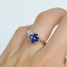 American Jewelry 18K White Gold 0.89ctw Sapphire & 0.20ctw Diamond Clover Asymmetric Ring (Size 6.25)