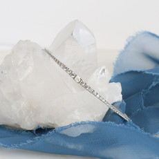 American Jewelry 18k White Gold 1.26ctw Graduated Flexible Diamond Bangle Bracelet