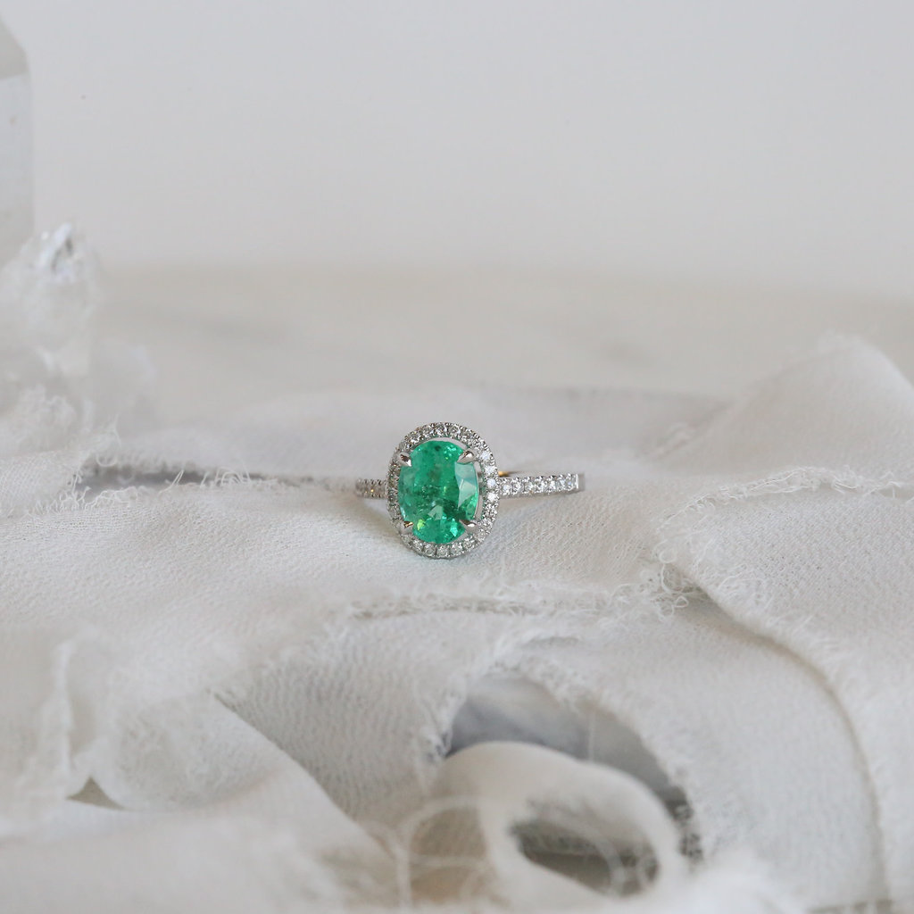 American Jewelry 14K White Gold 2ct Oval Emerald & 0.28ctw Diamond Halo Ring (Size 7)