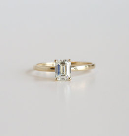 American Jewelry 14K Yellow Gold 1.00ct G/VVS1 Emerald Cut Diamond Solitaire Engagement Ring (Size 7)