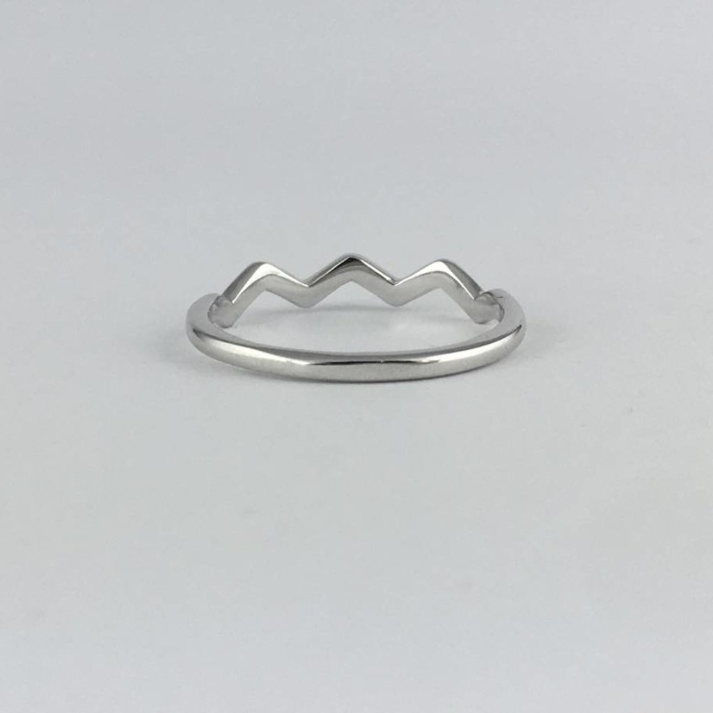 American Jewelry 14k White Gold Zig Zag Stackable Band Ring (Size 7)
