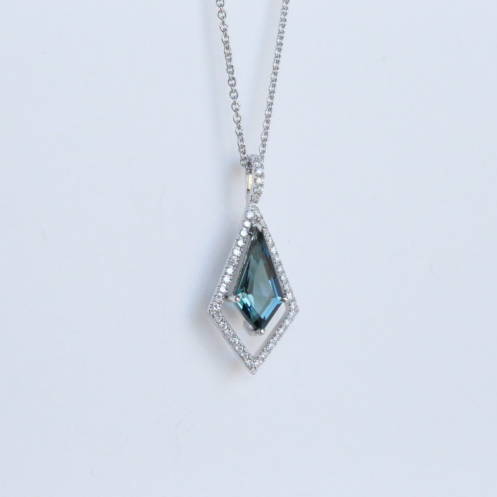 American Jewelry 14K White Gold 0.42ct London Blue Topaz & 0.16ctw Diamond Kite Cut Halo Necklace ( 16")