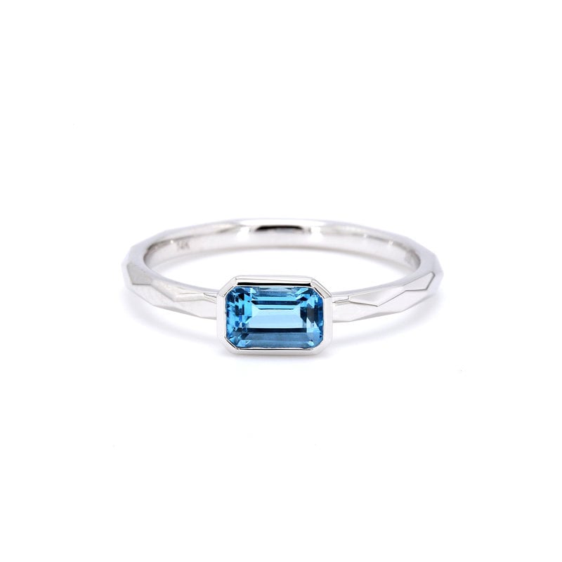 American Jewelry 14k White Gold .71ct Bezel Blue Topaz East to West Stackable Ladies Ring (Size 7)
