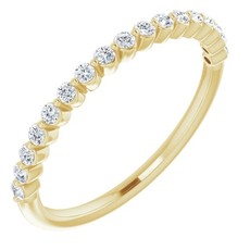 American Jewelry 14k Yellow Gold 1/4ctw Round Brilliant Diamond Shared Prong Stackable Wedding Band (Size 7)