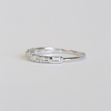 American Jewelry American Classic Large East-to-West Baguette Diamond Band (0.90ctw)