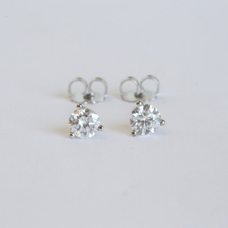 American Jewelry 14K White Gold .82ctw Diamond Martini Set Stud Earrings
