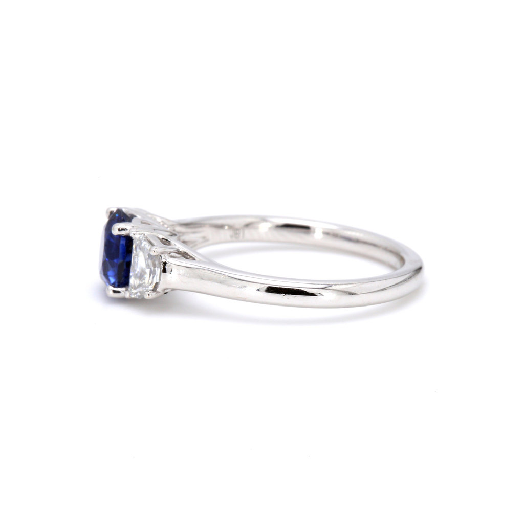 American Jewelry 18k White Gold 1.38ct Blue Sapphire & .43ctw Half Moon Diamond Ladies Ring (Size 6.5)