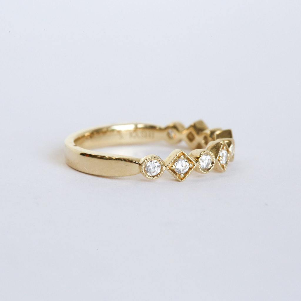 American Jewelry 14K Yellow Gold .25ctw Diamond Milgrain Stackable Band (Size 7)