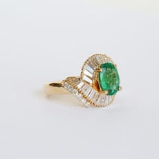 American Jewelry 18K Yellow Gold Emerald & Baguette Diamond Vintage Ring (Size 5)