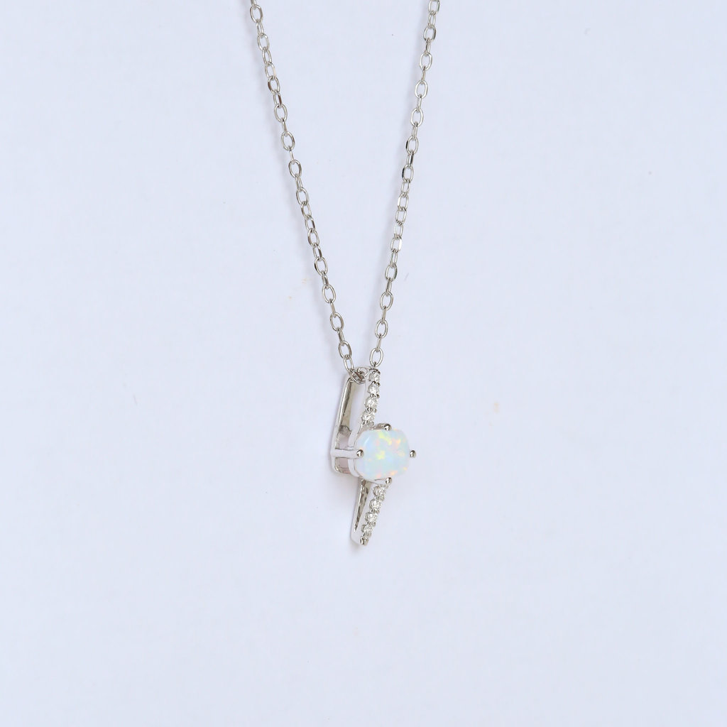 American Jewelry 14K White Gold .2ct Opal Diamond Necklace (18")