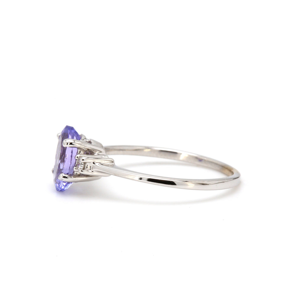 American Jewelry 14k White Gold 1.16ct Oval Tanzanite & .04ctw Diamond Ladies Ring (Size 6.5)