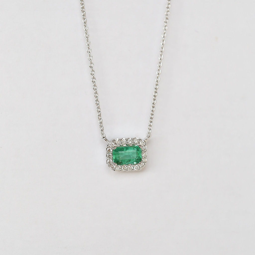 American Jewelry 14K White Gold 0.30ct Emerald & .09ctw Diamond Halo Necklace (16")