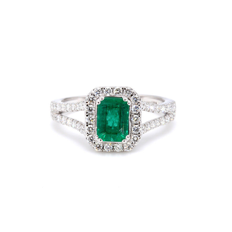 American Jewelry 14k White Gold .84ct Emerald & .71ctw Diamond Halo Ladies Ring (Size 7)