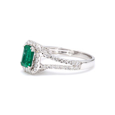 American Jewelry 14k White Gold .84ct Emerald & .71ctw Diamond Halo Ladies Ring (Size 7)