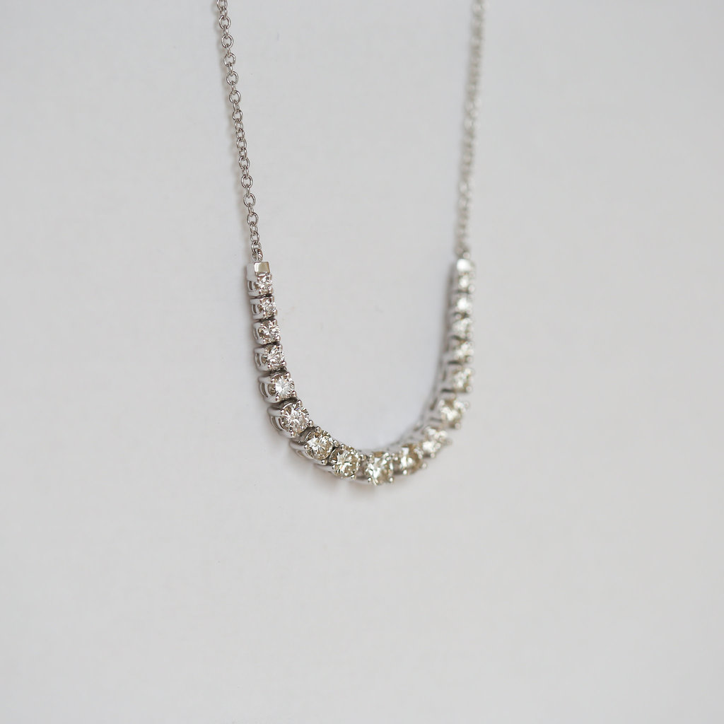 American Jewelry 14K White Gold 2ctw Graduated Diamond Necklace (18")