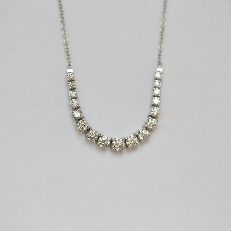 American Jewelry 14K White Gold 2ctw Graduated Diamond Necklace (18")