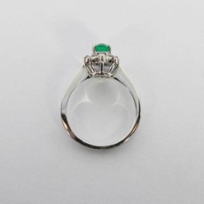 American Jewelry 18k White Gold 3/8ct Oval Emerald & .27ctw Diamond Halo Ladies Ring (Size 6.5)