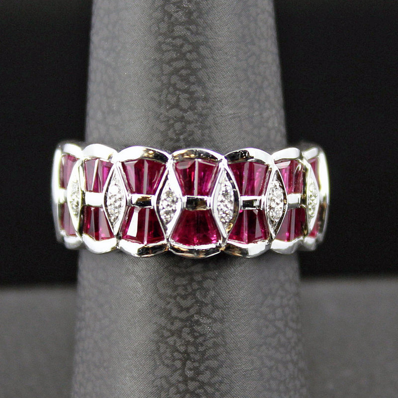 American Jewelry 18k White Gold .10ctw Diamond & 2.7ctw Ruby Bowtie Band Ring