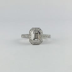 American Jewelry 14K White Gold 1ctw (.65ct I/SI1 Emerald Center Diamond) Size 6.5