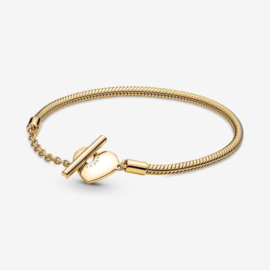 Gold bracelet store with clasp