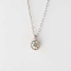American Jewelry 14K White Gold Diamond Bezel Dangle Necklace (18")