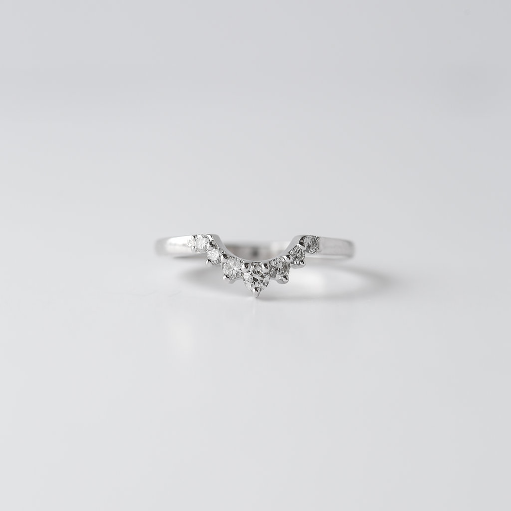 American Jewelry American Arch Crown Diamond Contour Band (.20ctw)