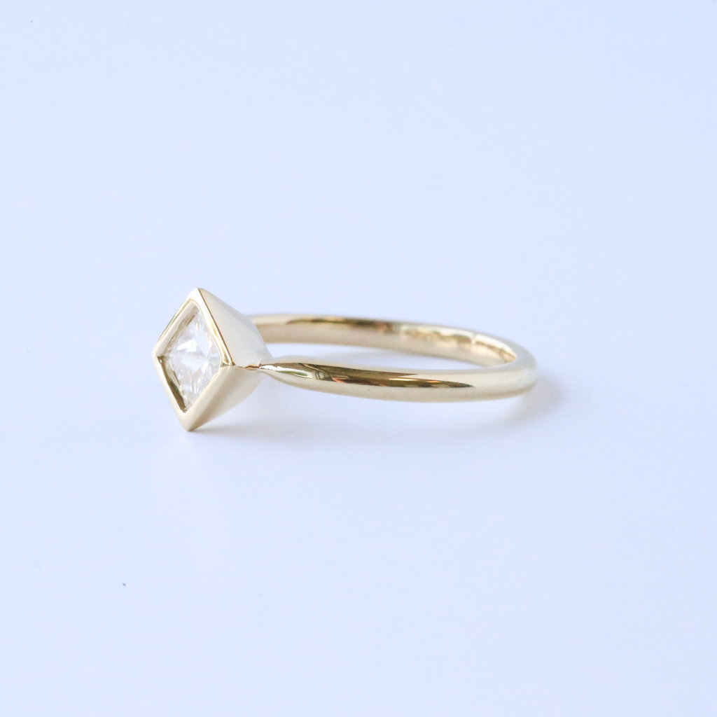 American Jewelry 14K Yellow Gold .70ct Bezel Set Princess Cut Diamond Ring (Size 7)