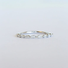 American Jewelry American Classic Marquise Single Prong Band