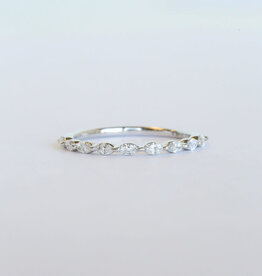 American Jewelry American Classic Marquise Single Prong Band
