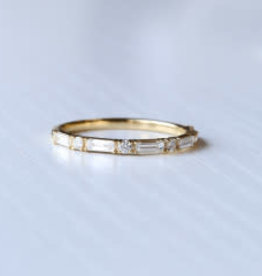 American Jewelry Straight Line Baguette Round Diamond Wedding Band (1/3ctw)