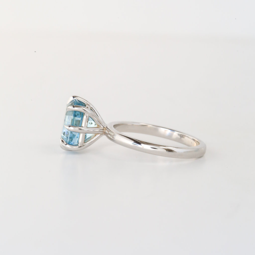 14k White Gold 3.7ct Aquamarine Multi-Claw Prong Solitaire (size 7)