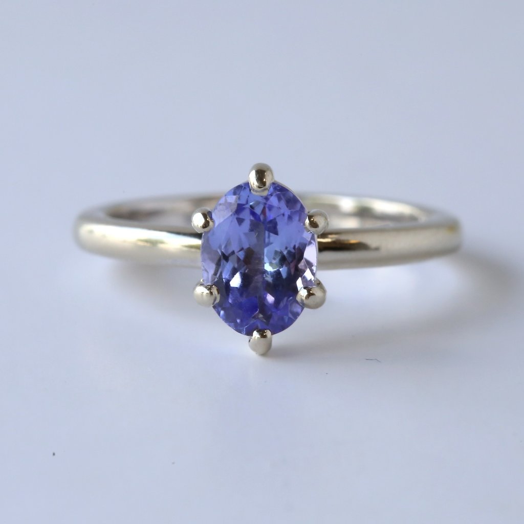 14k White Gold 1.25ct Oval Tanzanite Solitaire Ring (size 6.5)