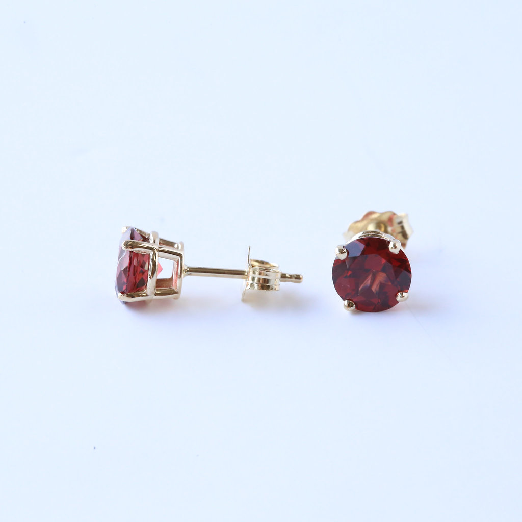 American Jewelry 14K Yellow Gold Garnet Stud Earrings