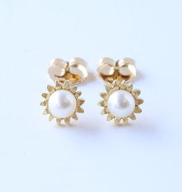 American Jewelry 18K Yellow Gold Pearl Flower Stud Earrings