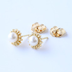 American Jewelry 18K Yellow Gold Pearl Flower Stud Earrings