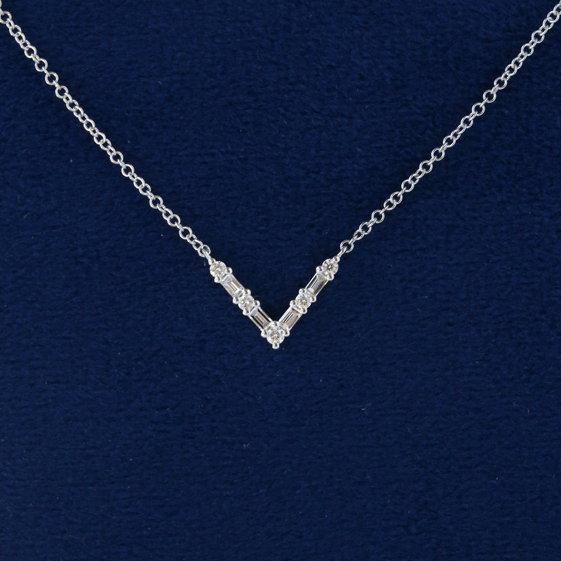 American Jewelry 14K Gold .16ctw Baguette Diamond V Necklace (15-18")