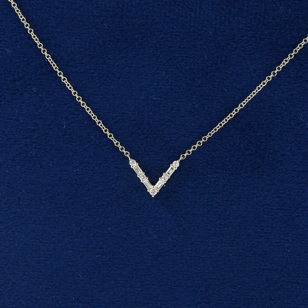 American Jewelry 14K Gold .16ctw Baguette Diamond V Necklace (15-18")