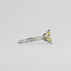 American Jewelry 14k White Gold .88ct VS2 Irradiated Yellow Marquise Cut Irradiated Yellow Diamond Solitaire Engagement Ring (Size 6)