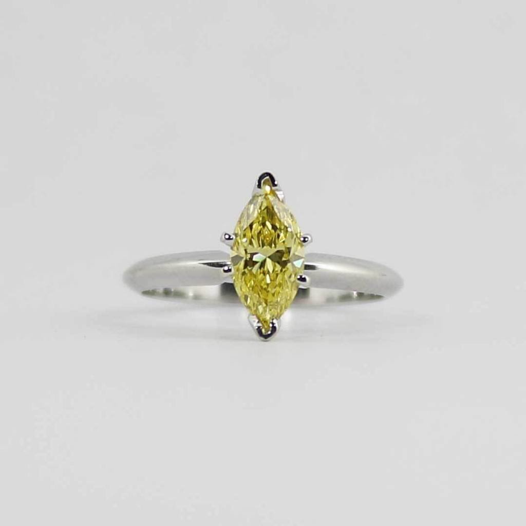 American Jewelry 14k White Gold .88ct VS2 Irradiated Yellow Marquise Cut Irradiated Yellow Diamond Solitaire Engagement Ring (Size 6)