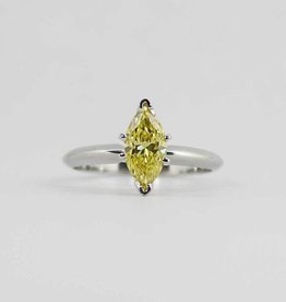 American Jewelry 14k White Gold .88ct VS2 Irradiated Yellow Marquise Cut Irradiated Yellow Diamond Solitaire Engagement Ring (Size 6)