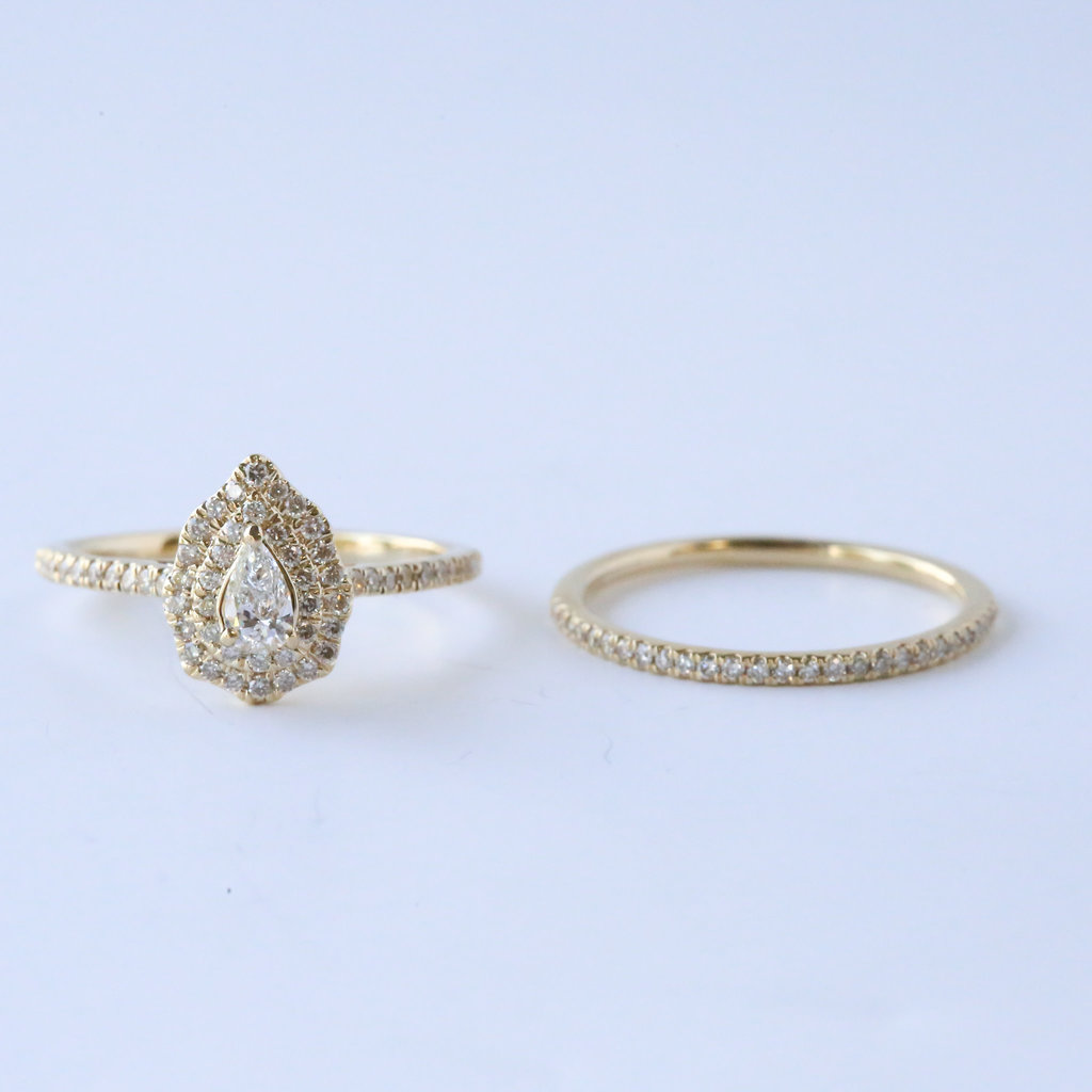 American Jewelry 14K Yellow Gold .85ctw (.20ct Pear Center) Diamond Halo Engagement Ring & Wedding Band Set (Size 7)