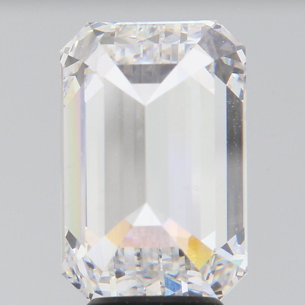 American Jewelry 5.21ct E/VS1 IGI Lab Grown Emerald Cut Diamond